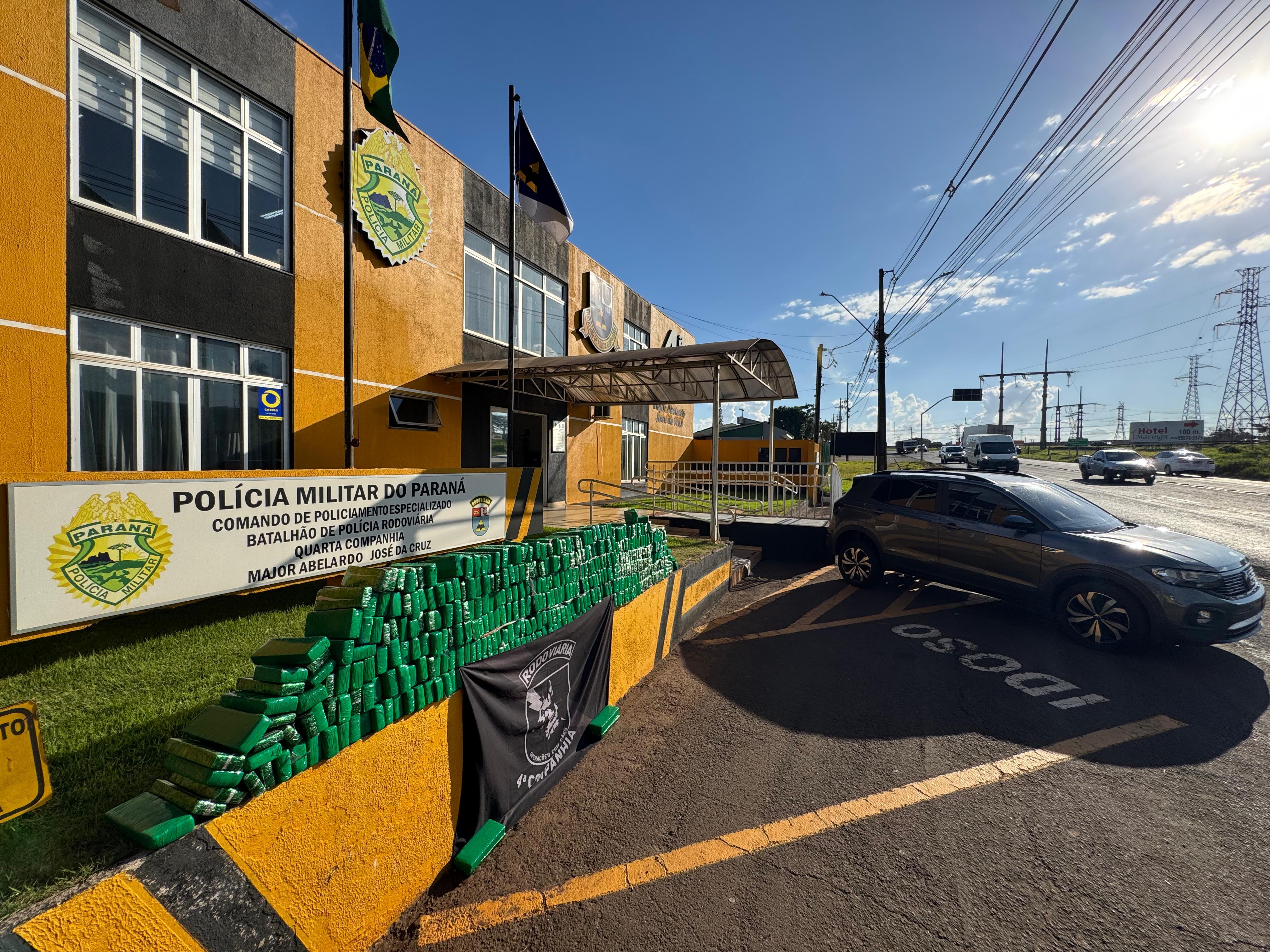 Adolescente levava 480 kg de maconha em carro roubado