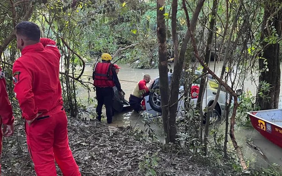 Irati: criança é encontrada morta dentro de carro levado pela correnteza