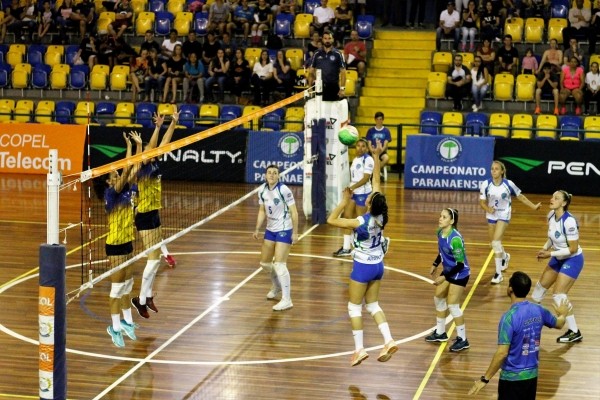 Vôlei feminino está a uma vitória do título estadual