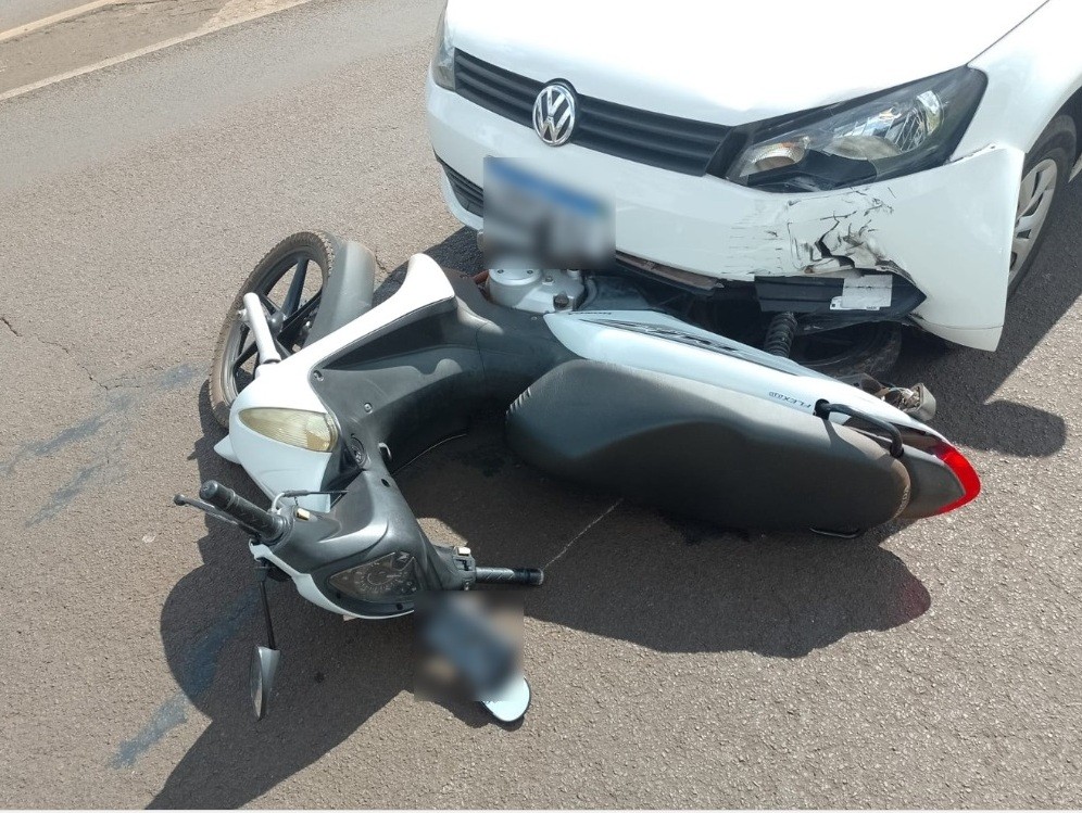 Moto é arrastada por quase 100 metros após colisão, em Maringá