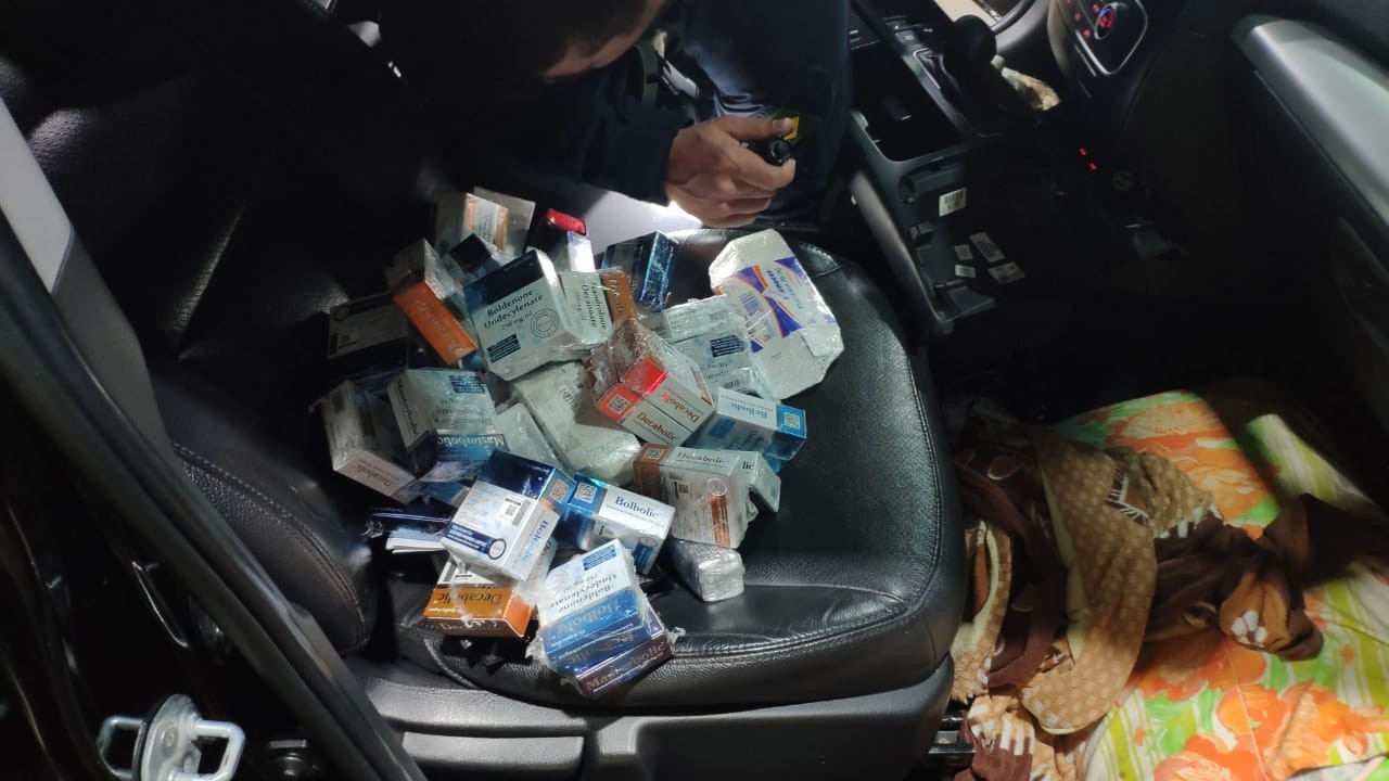 Após perseguição, homem é preso com medicamentos proibidos no país