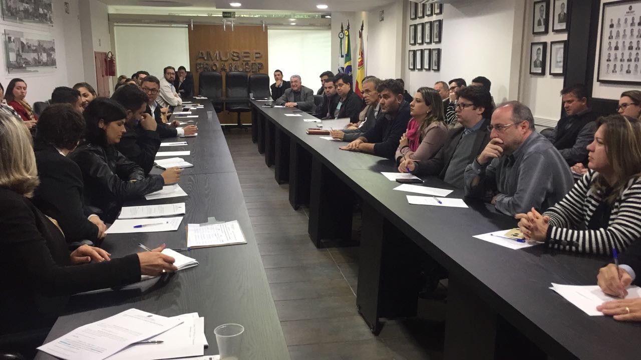 Prefeitos discutem o ponto biométrico e o banco de preços