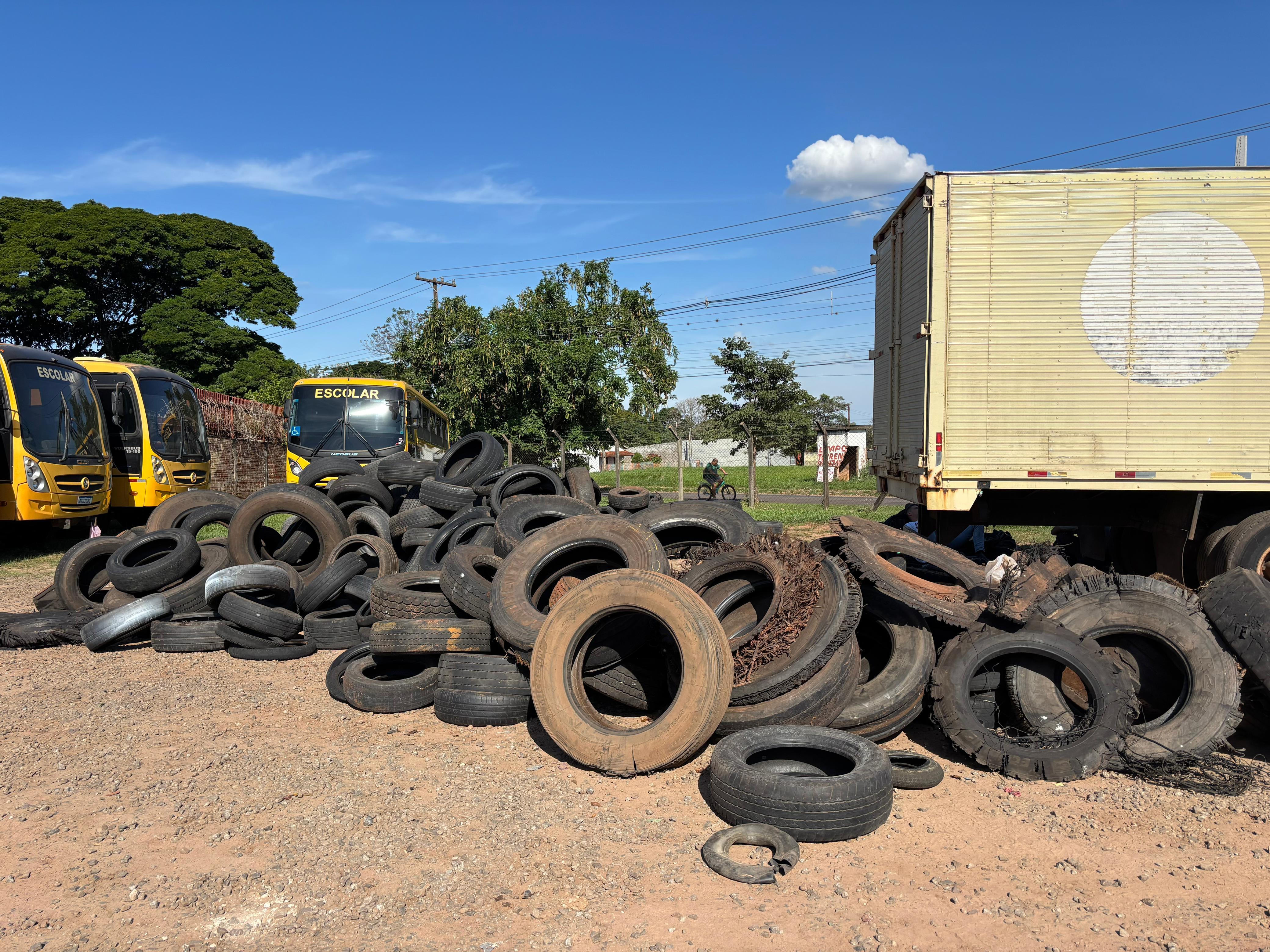 No combate à dengue, Paranavaí recolhe seis mil pneus