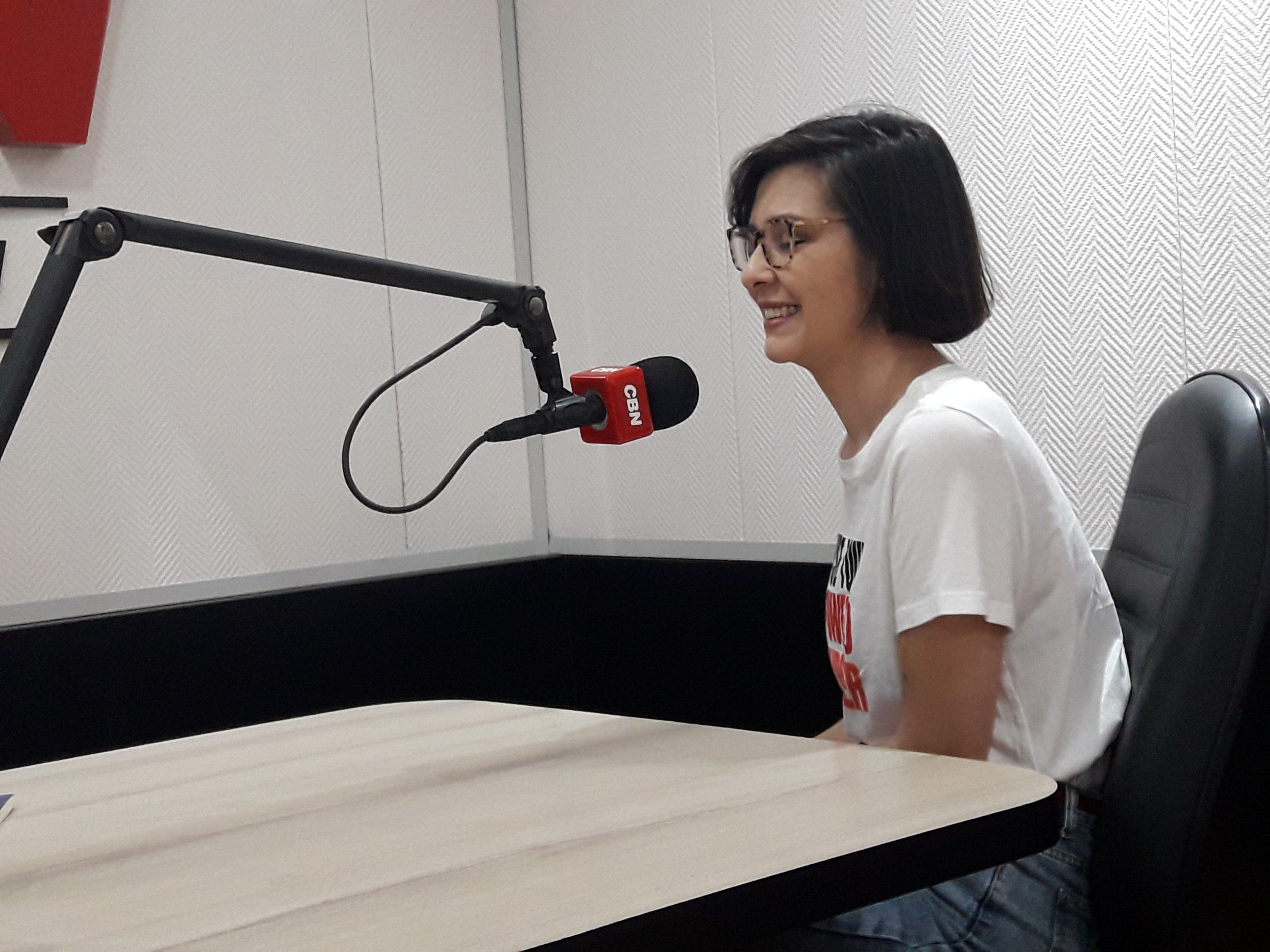 Mulheres não se definem ou se encaixam em um padrão, diz escritora