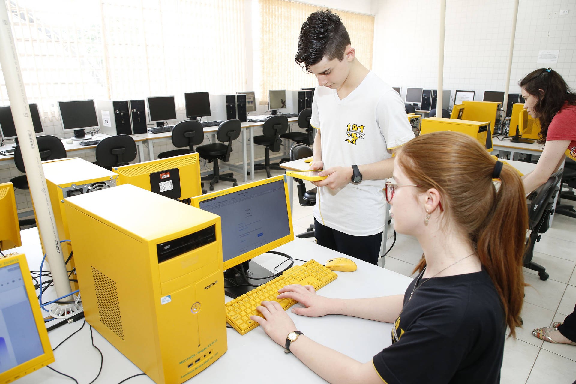 Sete escolas da rede estadual em Maringá terão ensino de informática no ensino médio
