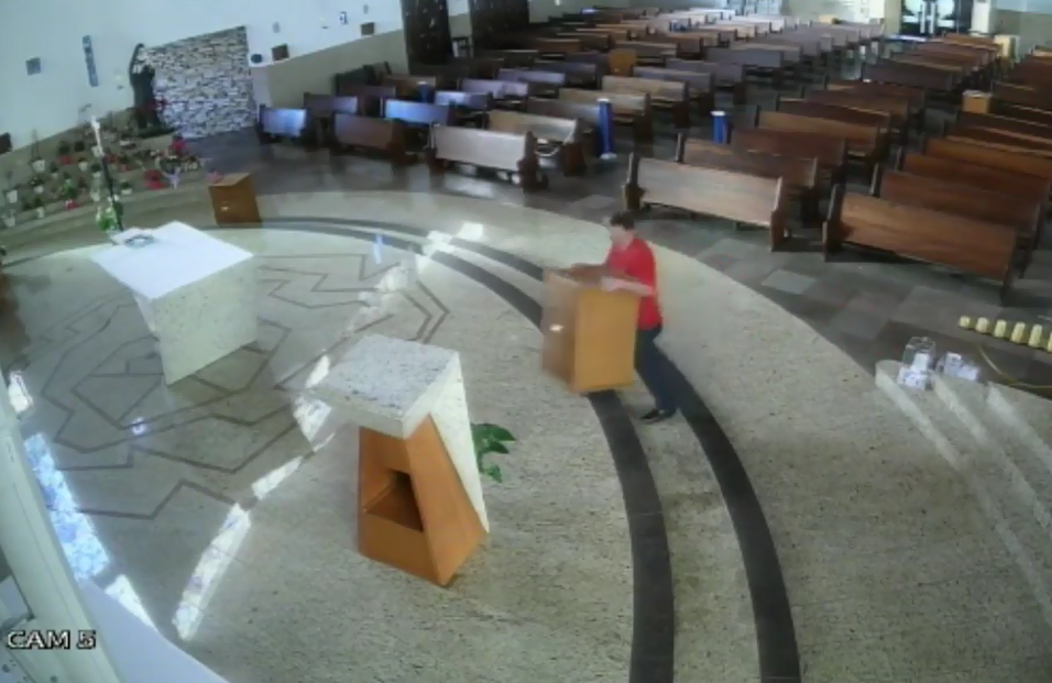 Polícia prende homem suspeito de furtar dinheiro de dentro de igrejas