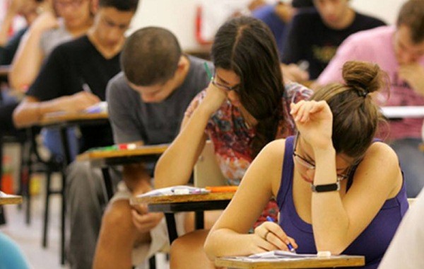 Vestibular da UEM registra ausência de 16,02% de candidatos