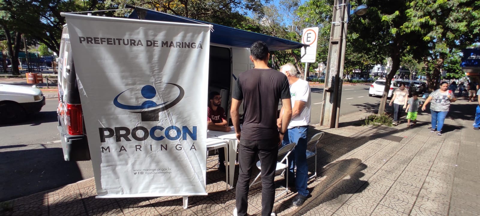 Procon de Maringá orienta consumidores e lojistas para compras de Natal