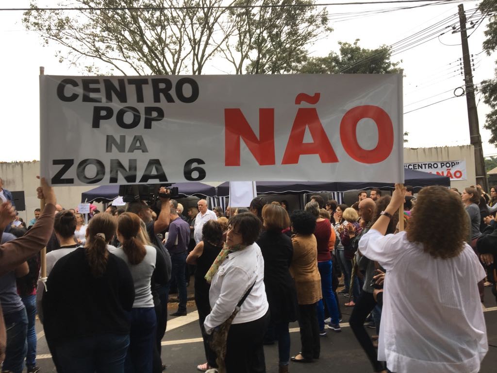 Moradores protestam contra instalação do Centro POP