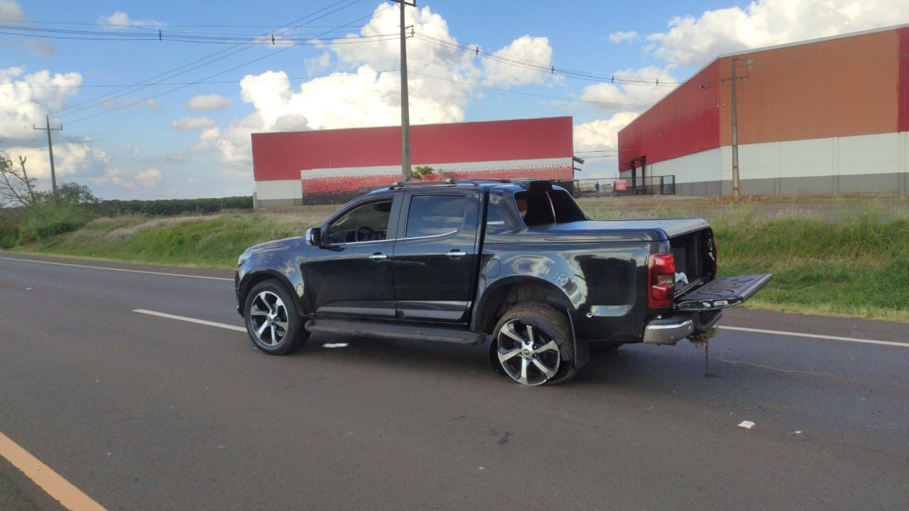 Motorista dá ré em rodovia para atingir equipes da PRF