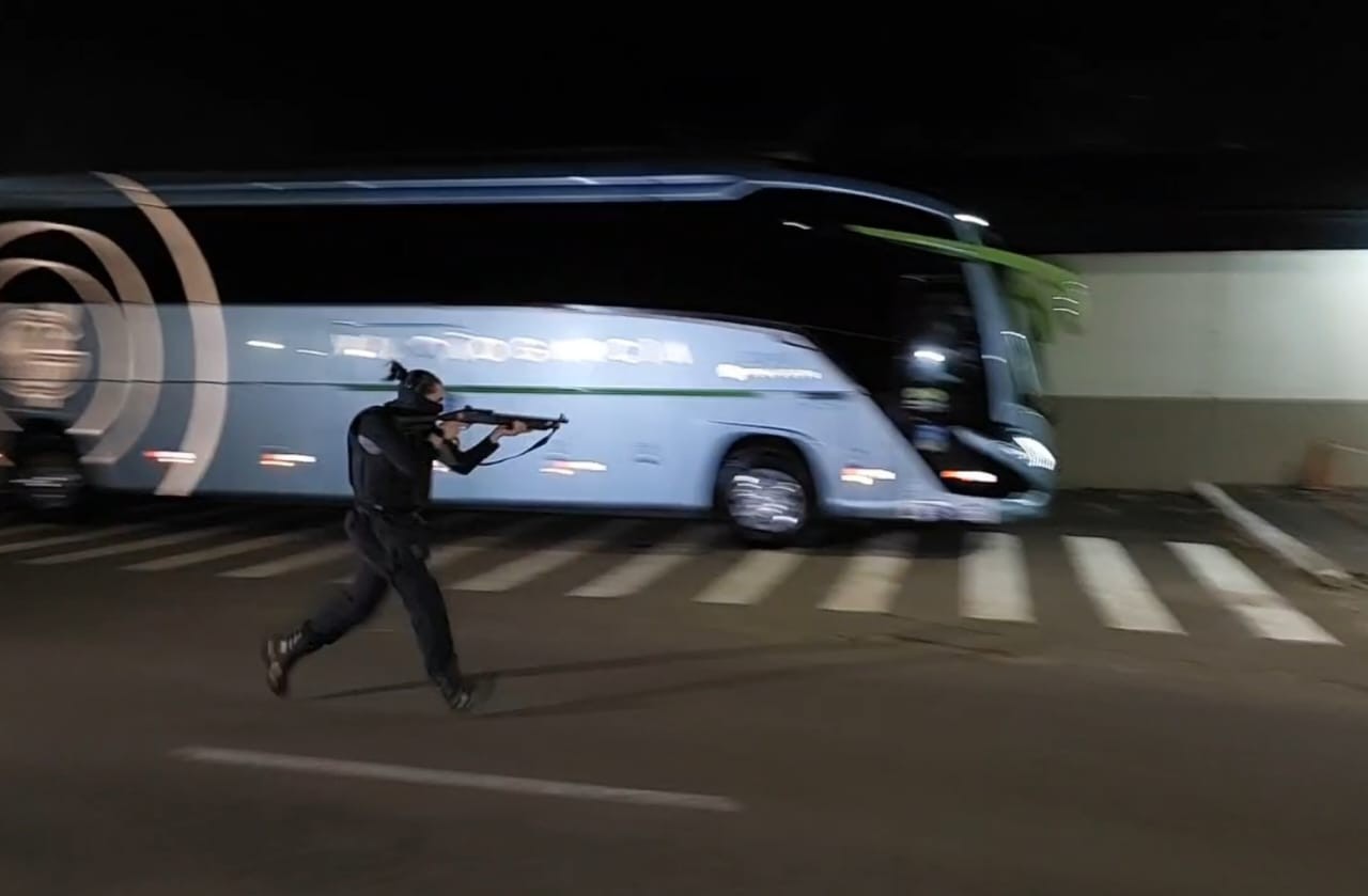 Maringá tem noite de exercício simulado da PM contra crimes violentos