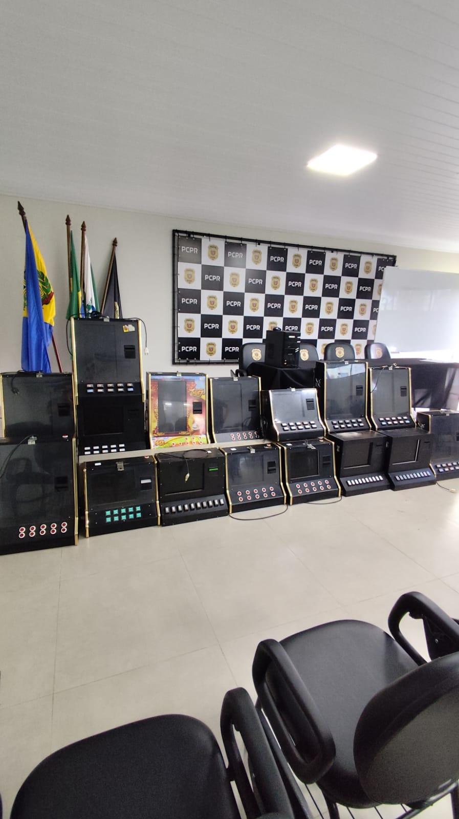 Operação apreende 15 máquinas caça-níqueis