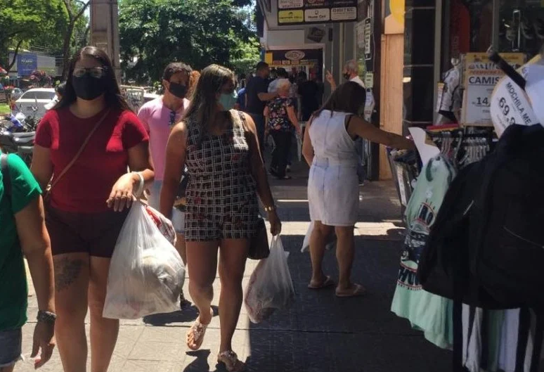 Comércio de Maringá e região tem horário especial de funcionamento neste domingo