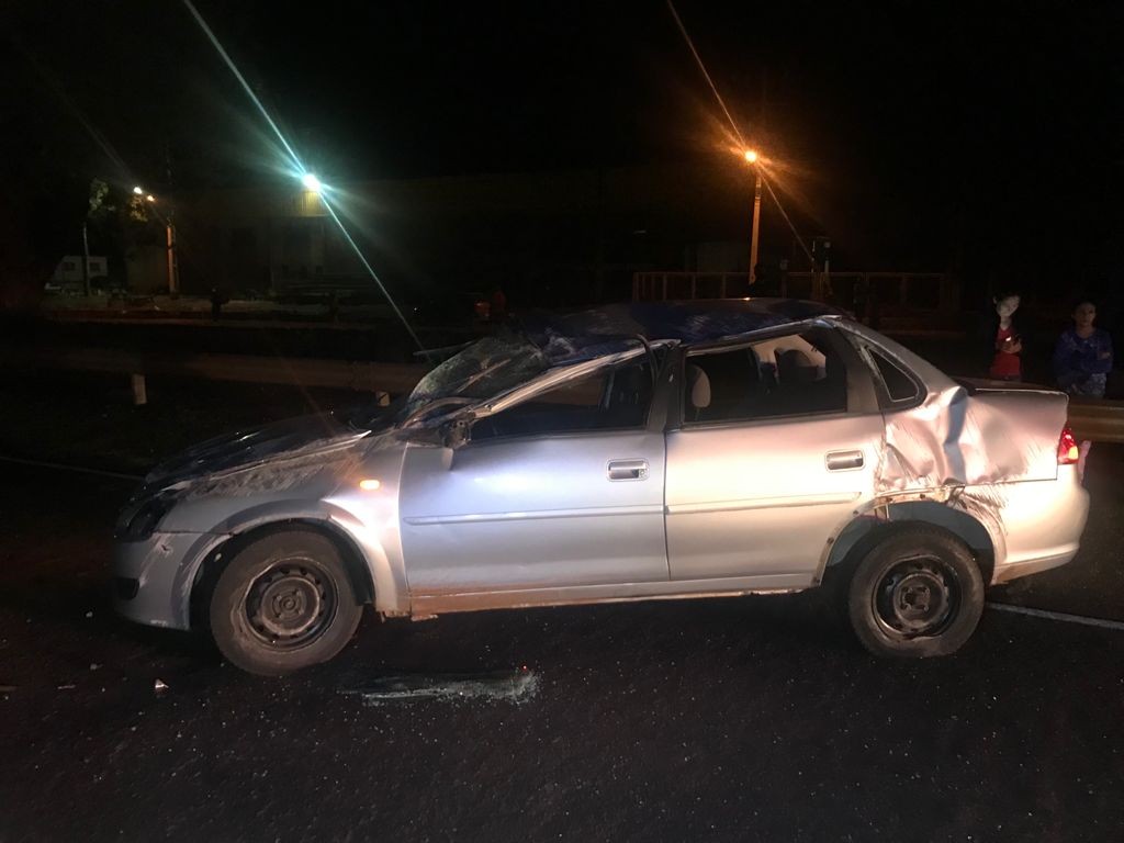 Motorista capota carro na PR-323 e morre