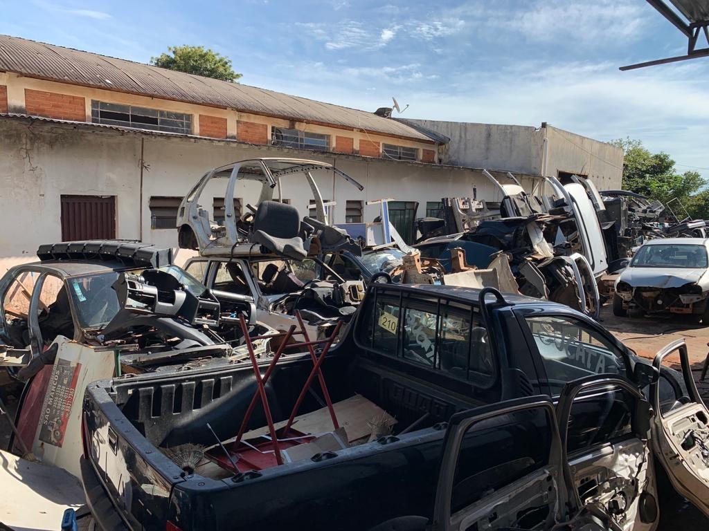 Polícia fecha ferro-velho de Umuarama suspeito de desmanche