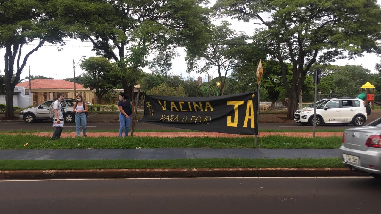 Carreata em Maringá pede ‘vacina já’ para todos