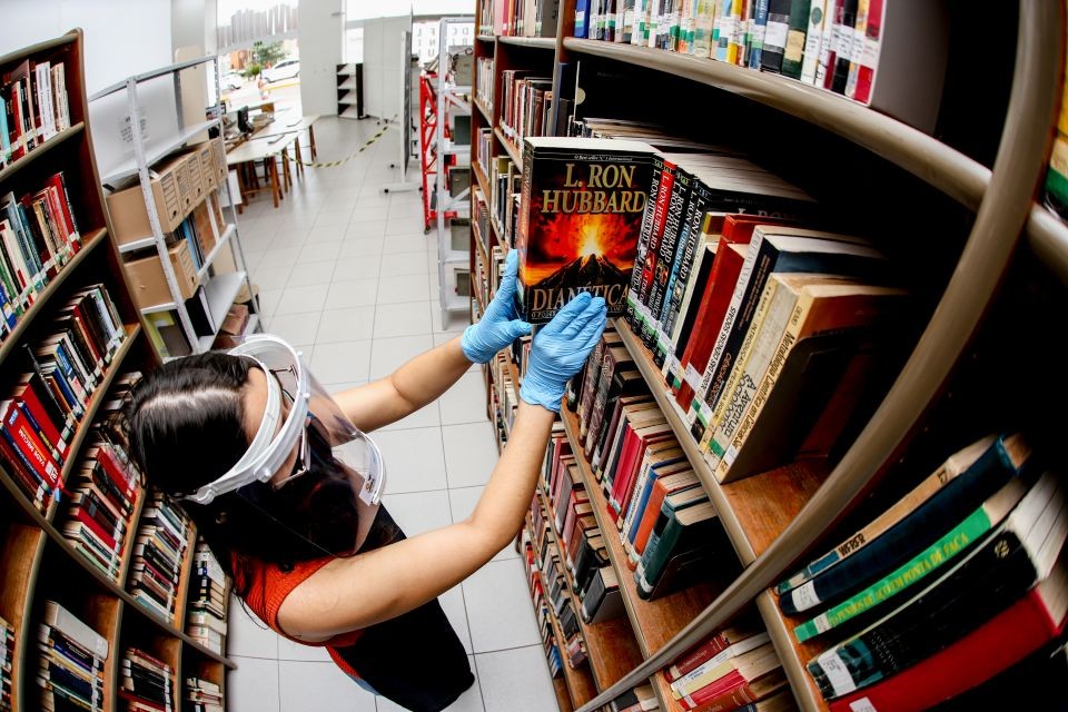 Bibliotecas serão reabertas e projeto dos Convites serão retomados em Maringá