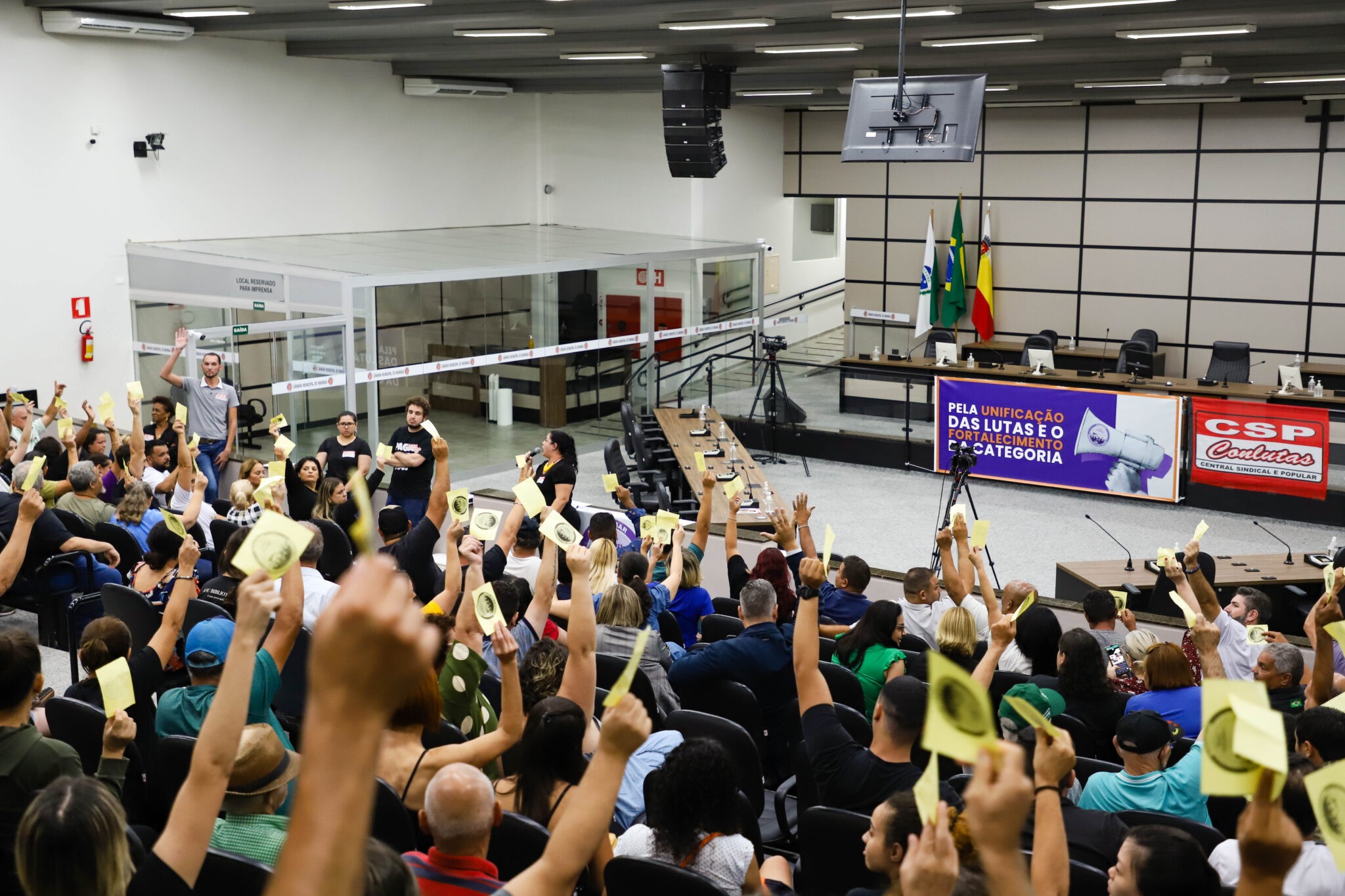 Servidores municipais aprovam proposta de reajuste salarial de 6%