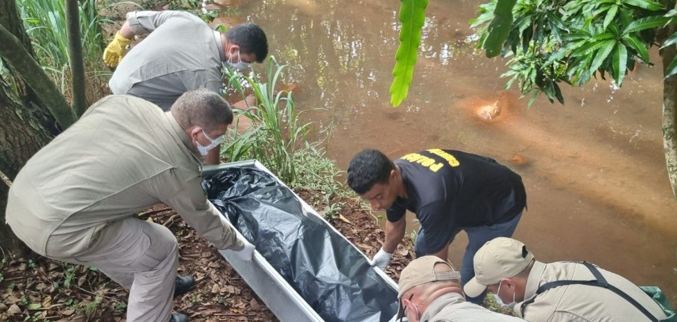 Corpo em estado decomposição é encontrado em um córrego em Maringá