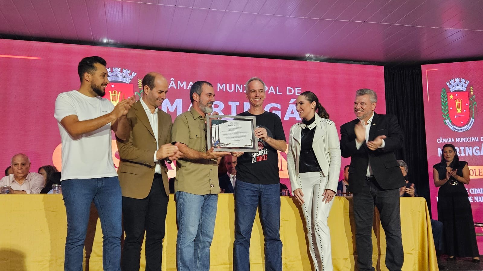 Deputados entregam homenagem à campeã brasileira de cervejas, Sabores do Malte