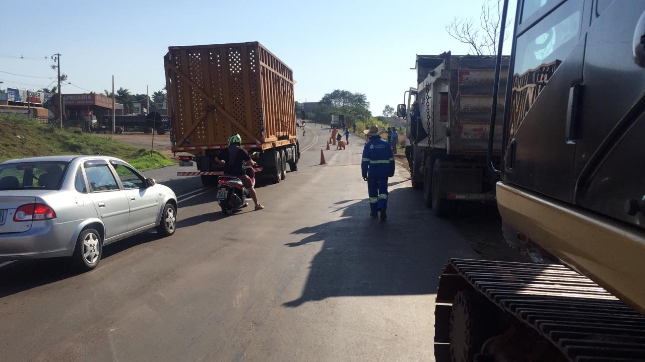Obras do Contorno Sul são retomadas e prefeito anuncia recursos para recape de asfalto em toda a cidade