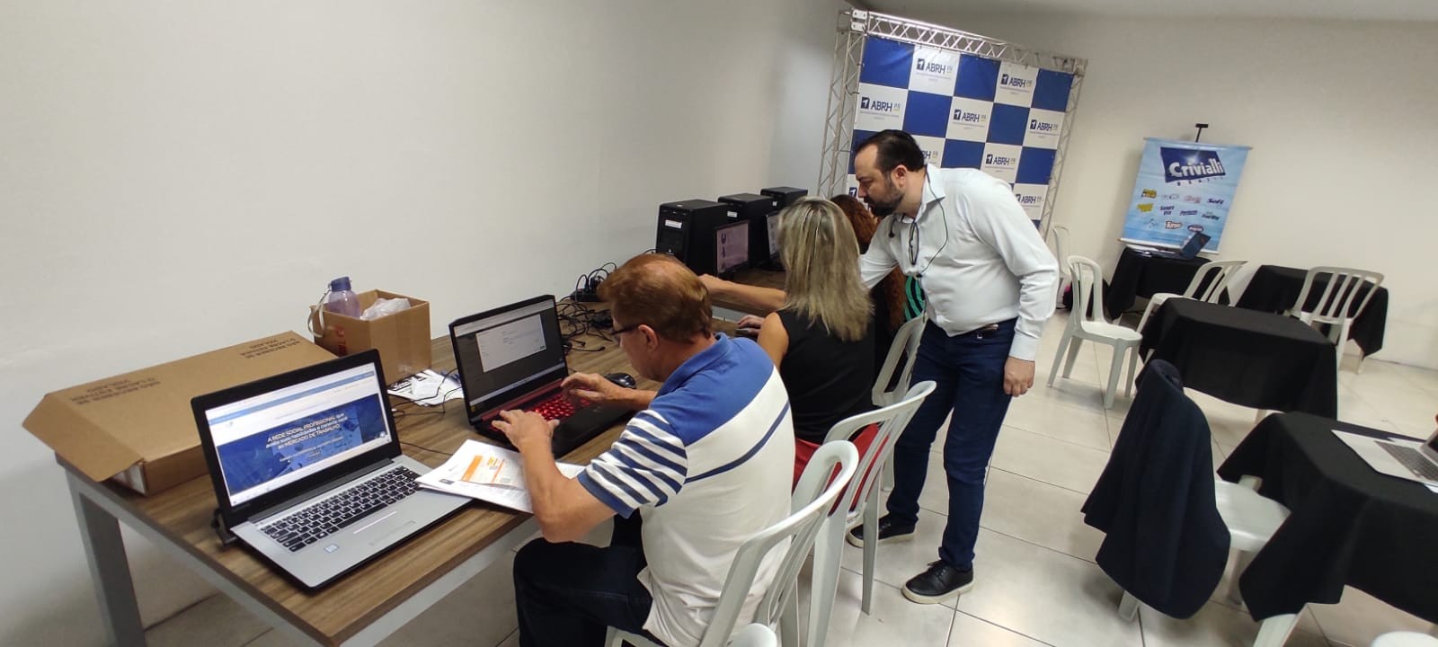 Mutirão de empregos deve atrair 4 mil pessoas até sábado em Maringá