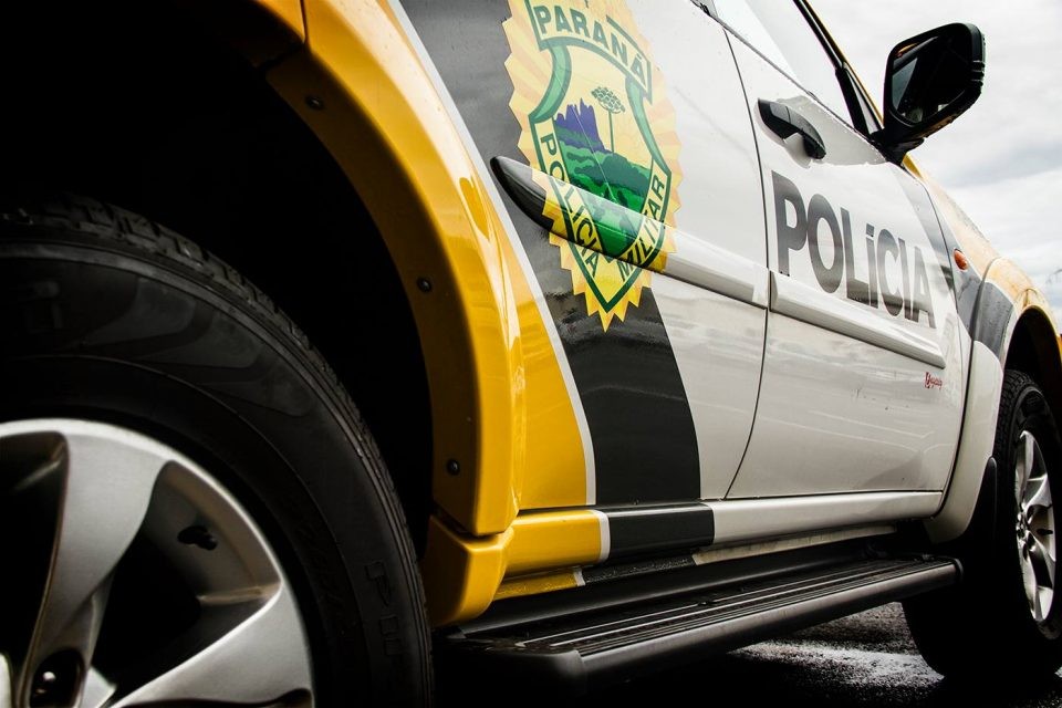 Homem com mandado de prisão em aberto é preso por tráfico de drogas