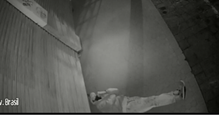 Vídeo: Ladrão finge estar dormindo para não chamar atenção durante furto em Maringá