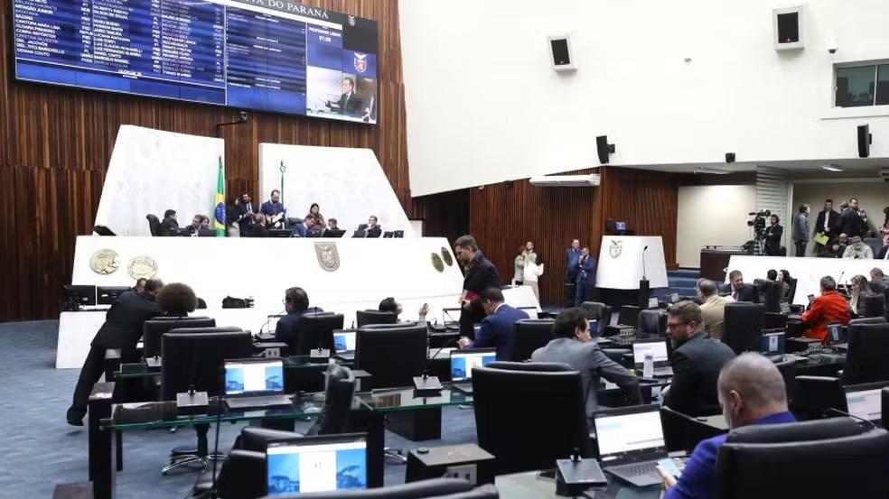 Alep aprova reajuste para professores da rede pública em 1ª votação