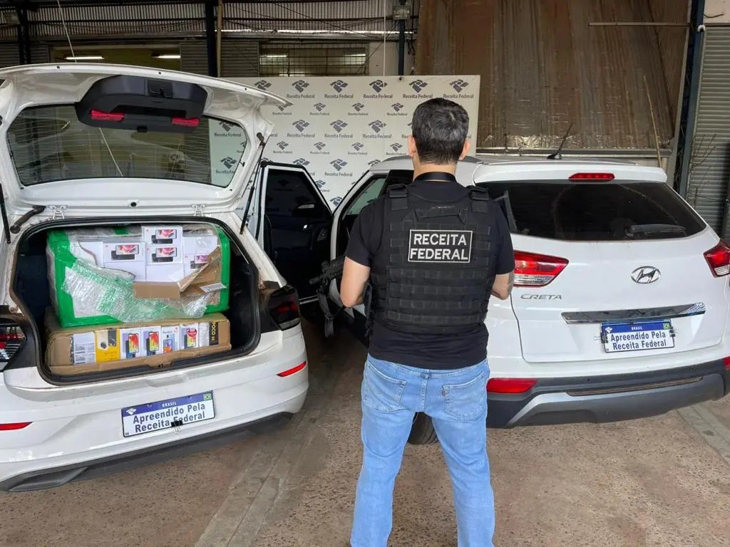 Carro carregado com mais de 600 smartphones é apreendido na região de Maringá