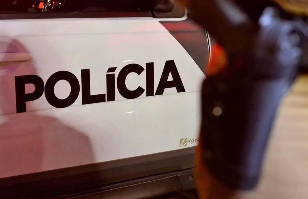 Mulher mata companheiro com facadas no pescoço, diz polícia