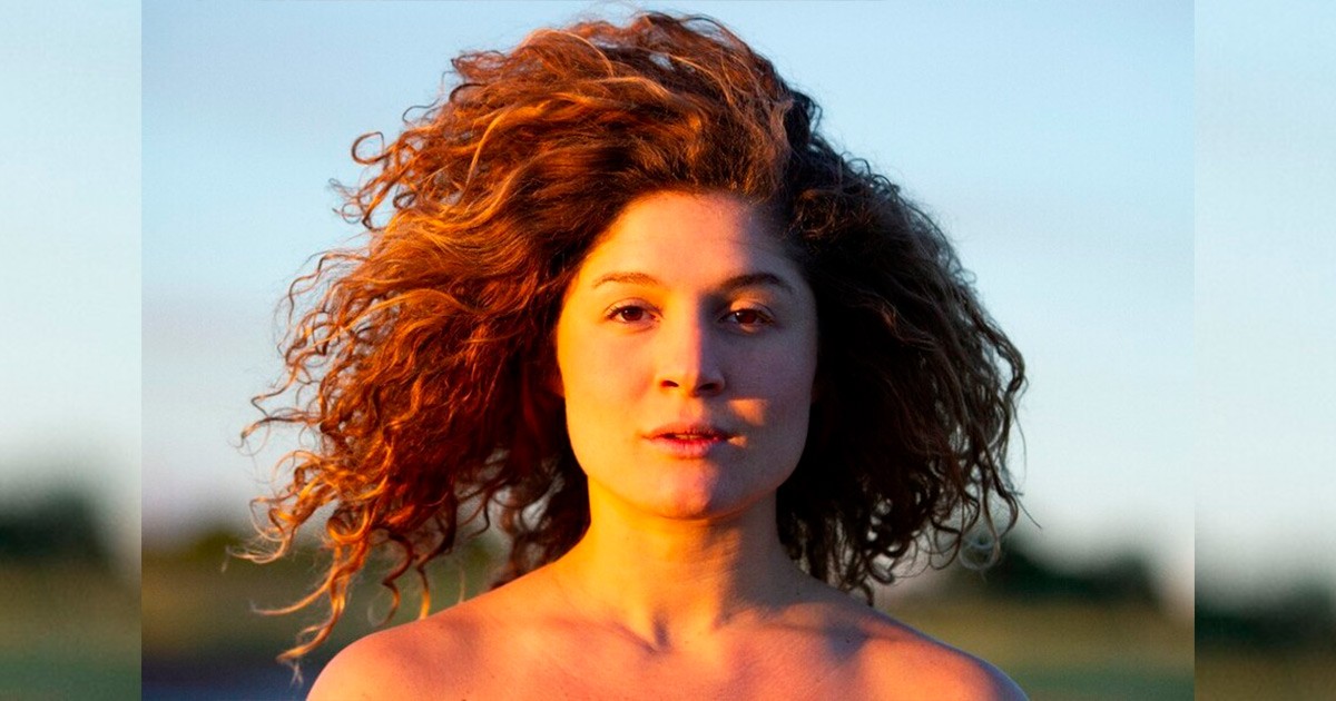 Polícia leva suspeito de matar bailarina ao local do crime