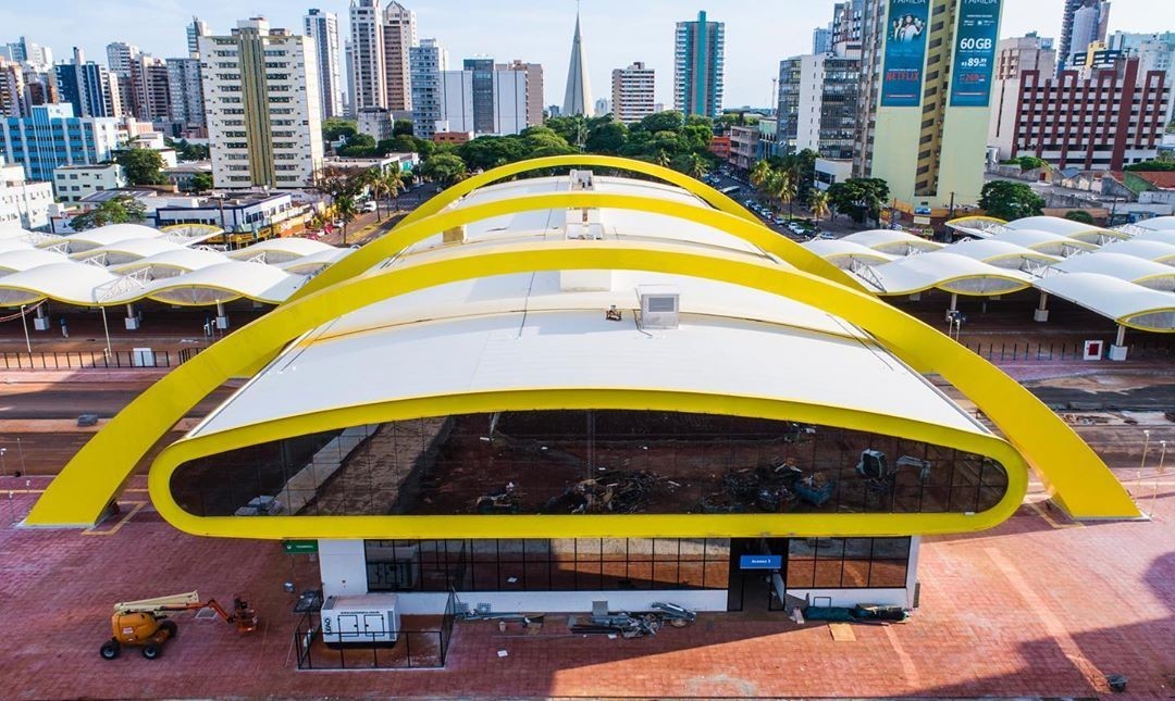 Comerciantes reclamam de vendedores ambulantes na porta do Terminal Intermodal