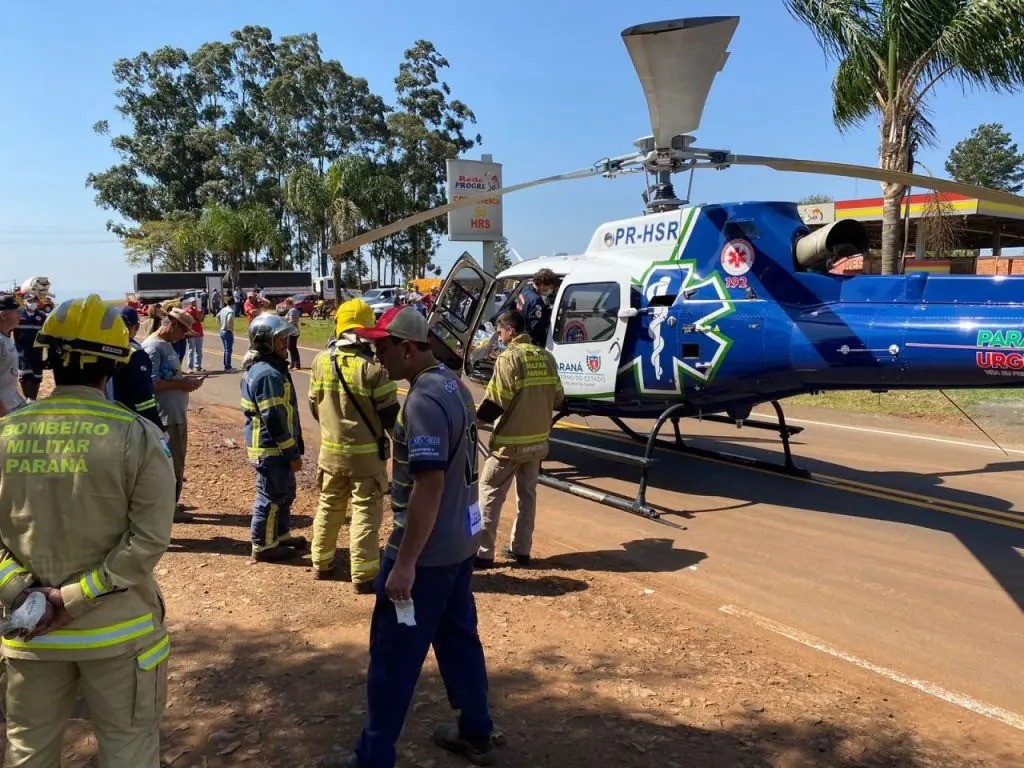 Carro para embaixo de carreta e vítima é levada em estado grave a hospital de Sarandi