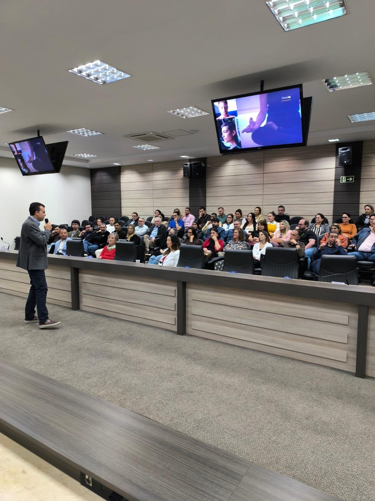 Felicidade é tema de palestra da ADVB Paraná