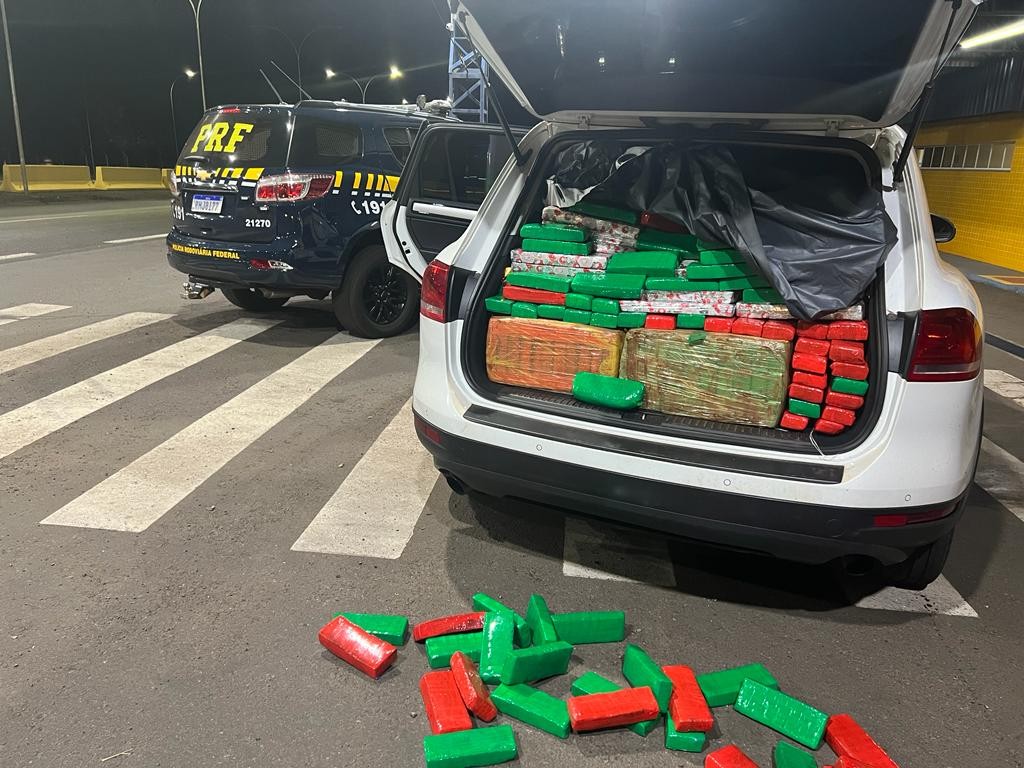 Motorista é preso transportando mais de uma tonelada de maconha na BR-376