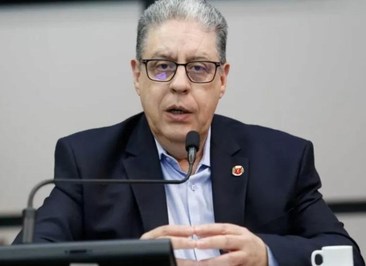 Prefeito se manifesta nas redes sociais sobre afastamento de secretário