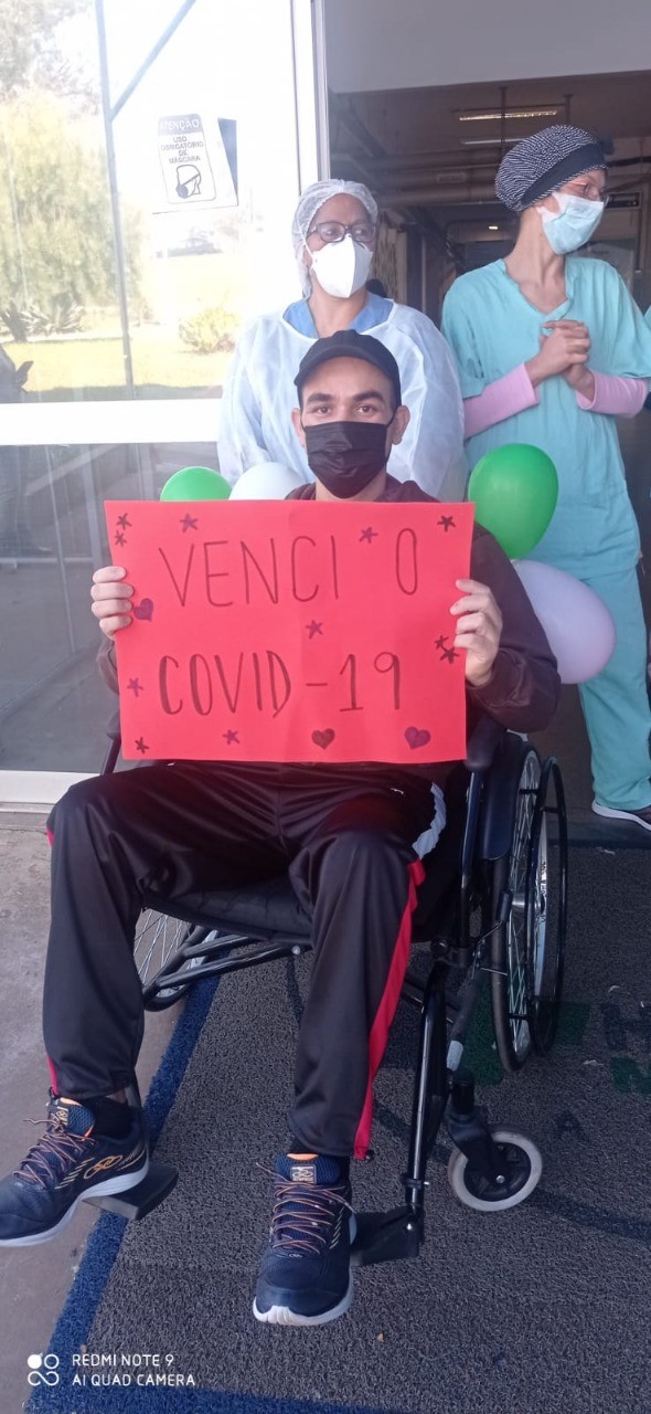 Agente de trânsito, de 32 anos, recebe alta e é aplaudido em Maringá