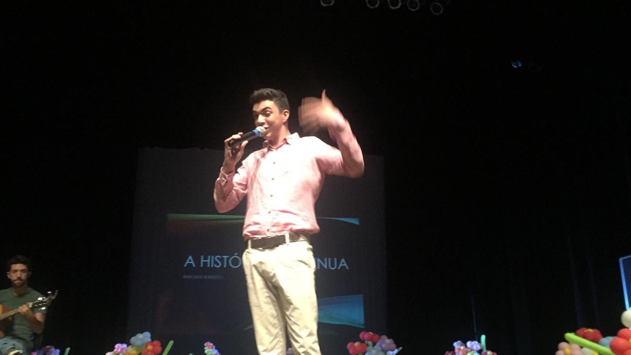 Wagner Barreto conta sua história para estudantes da rede municipal