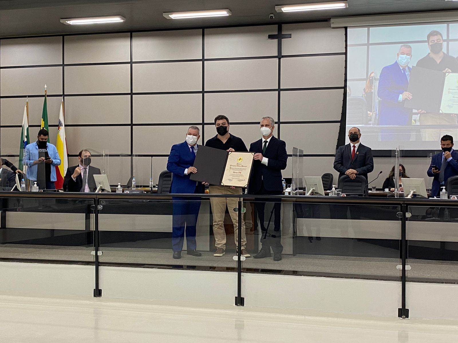 Maringá FM recebe o título de Consagração Pública