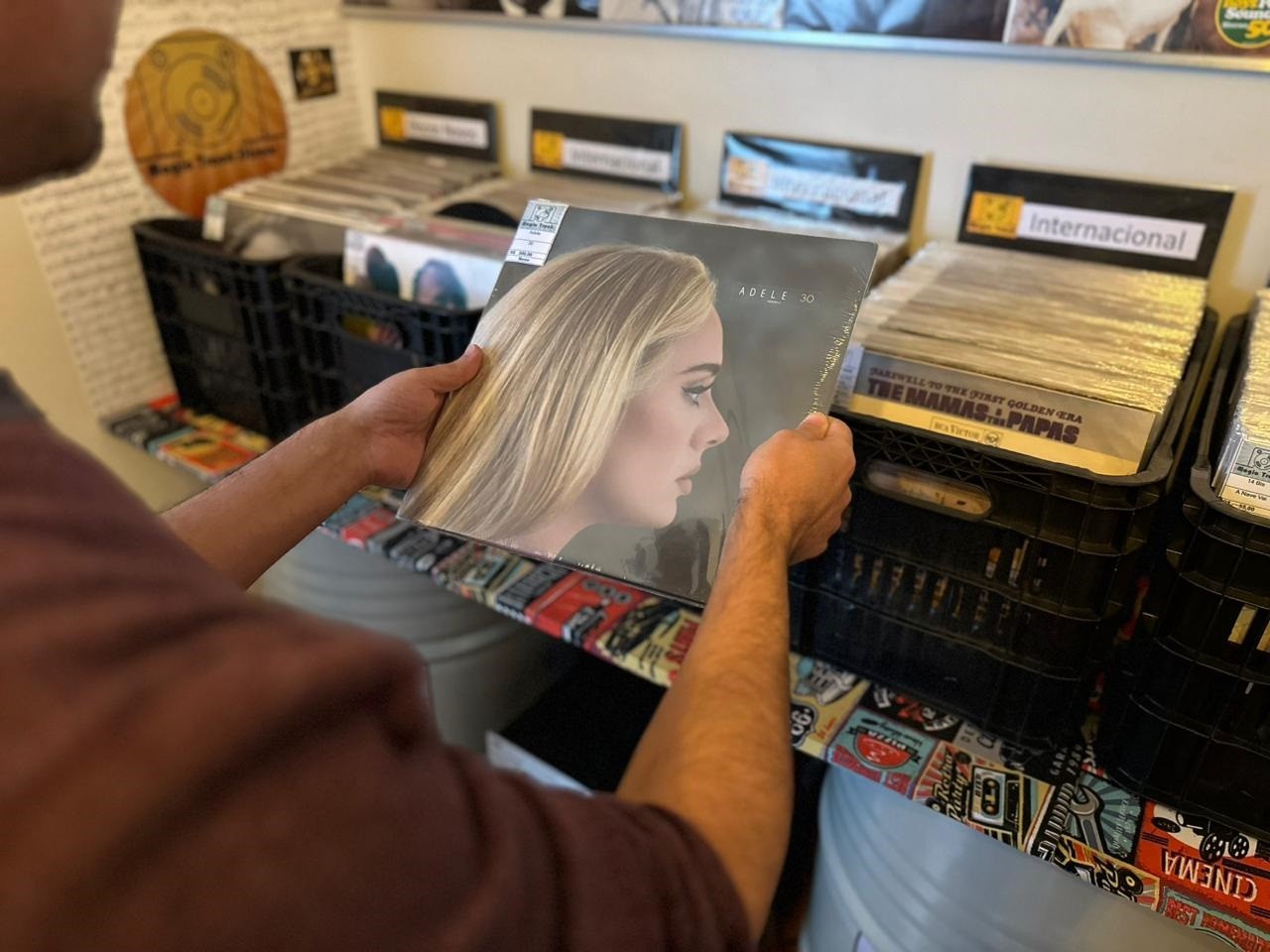 Disco de vinil encontra espaço em meio a predominância do streaming