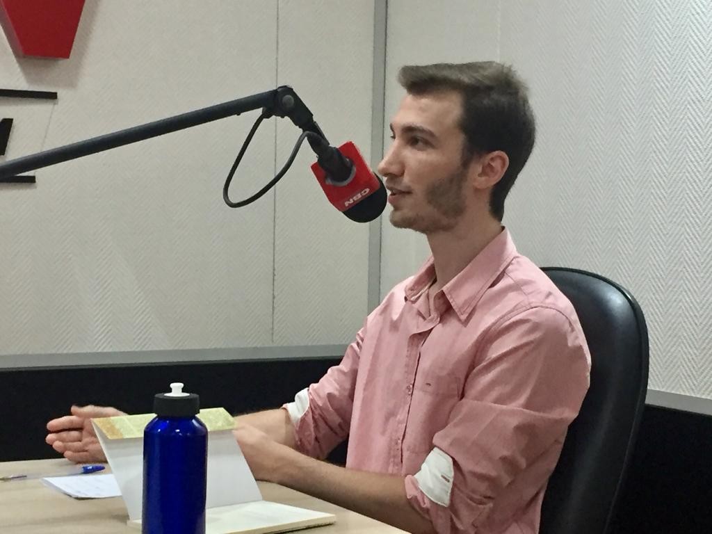 Projeto “Versos e Luz” leva poesia para as redes sociais