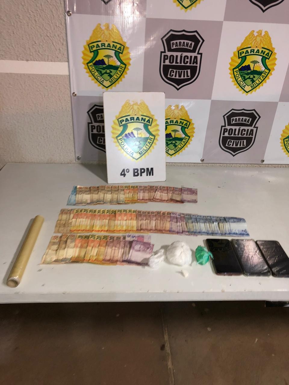 Três são presos com drogas