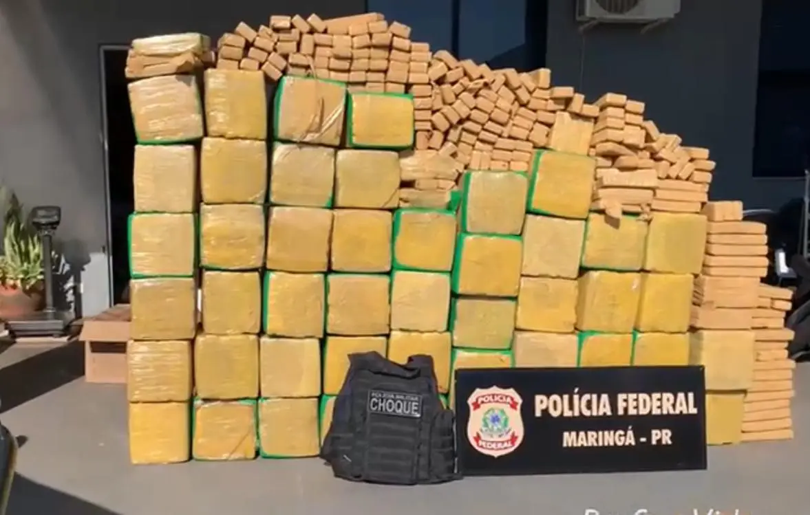 PF de Maringá e PM apreendem mais de 1 tonelada de maconha em caminhonete