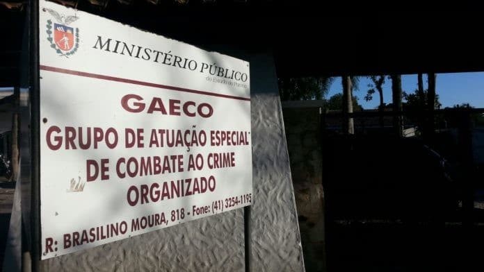Prefeito, acusado de fraudes em licitação, é afastado do cargo
