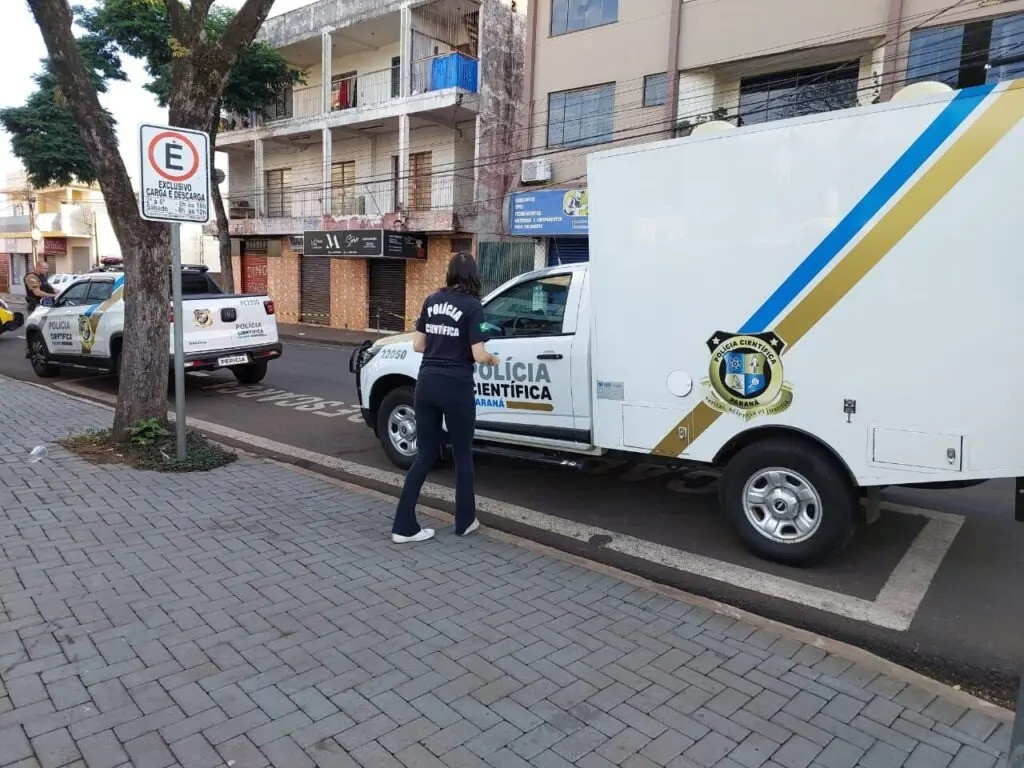 Em Sarandi, homem é assassinado e mulher baleada em saída de tabacaria