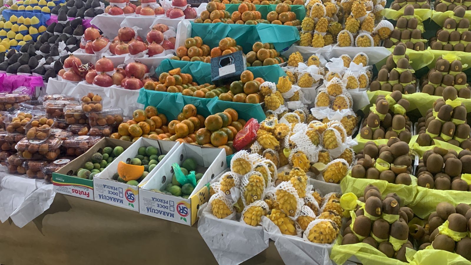 Estande de frutas exóticas garantem uma a volta ao mundo na gastronomia