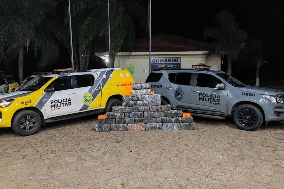 Polícia recupera veículo roubado e apreende 478 quilos de drogas