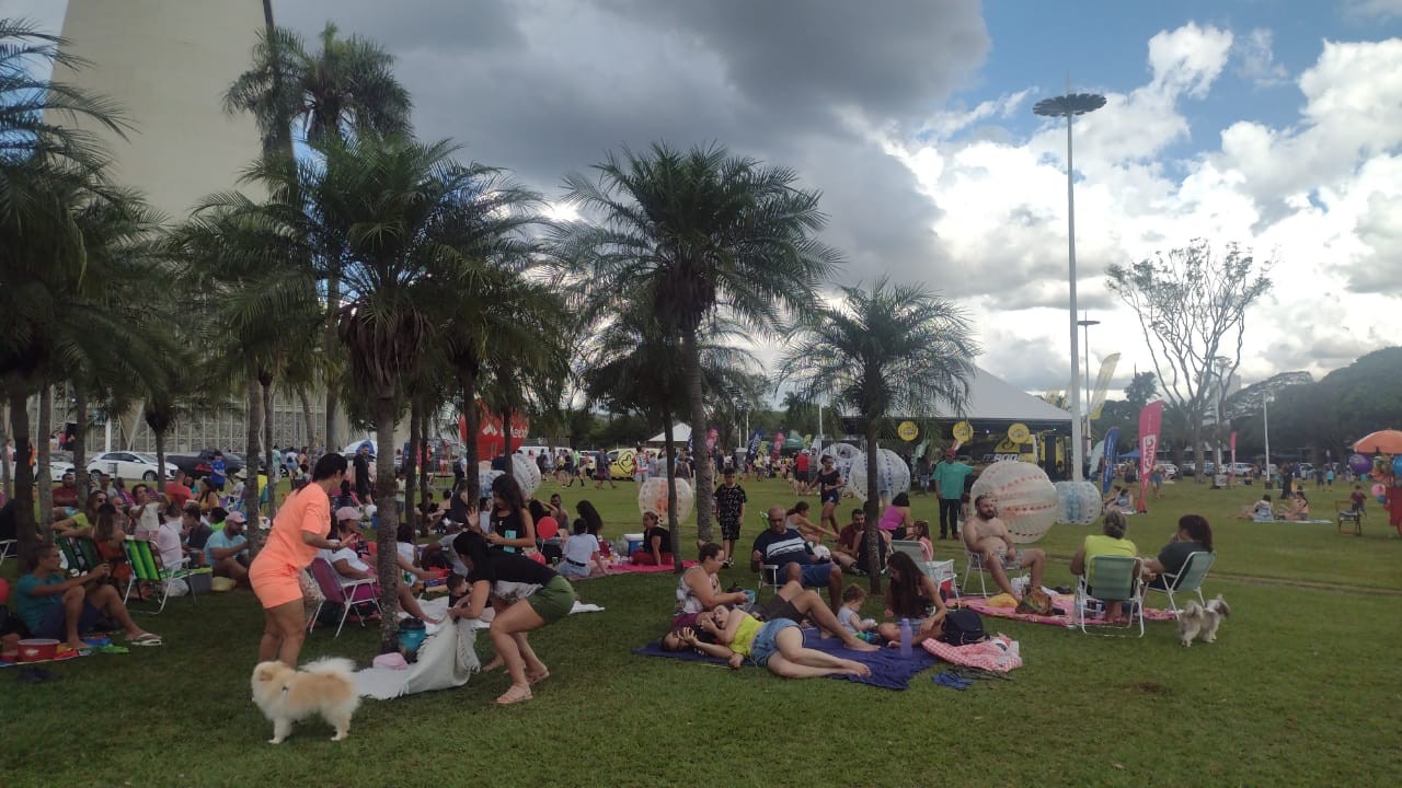 Maringaenses se divertem no maior piquenique do Brasil