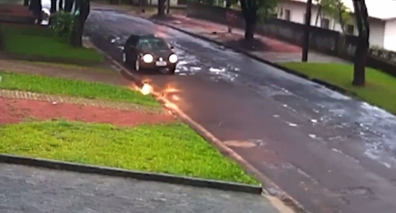 Policiais conferem lista de gestantes para encontrar mãe de recém-nascido